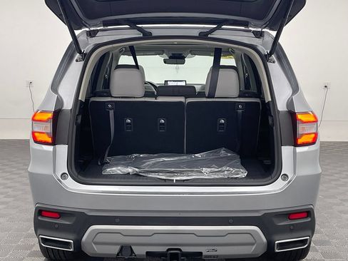 Used 2025 Honda Pilot Elite image 11