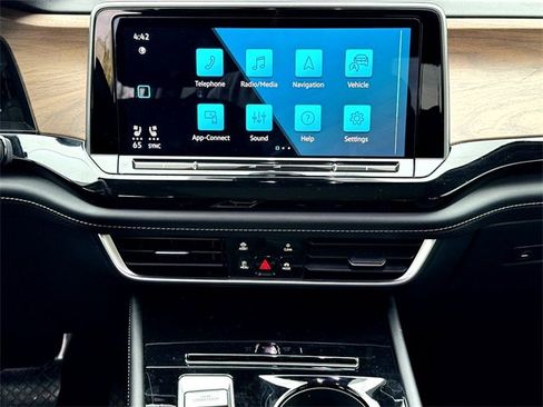 Certified 2024 Volkswagen Atlas SE image 29