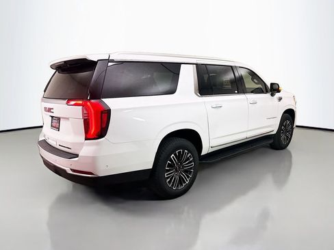 Used 2025 GMC Yukon XL Elevation AWD/4WD image 11