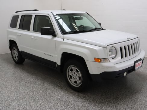 Used 2015 Jeep Patriot Sport w/ Power Value Group FWD image 4