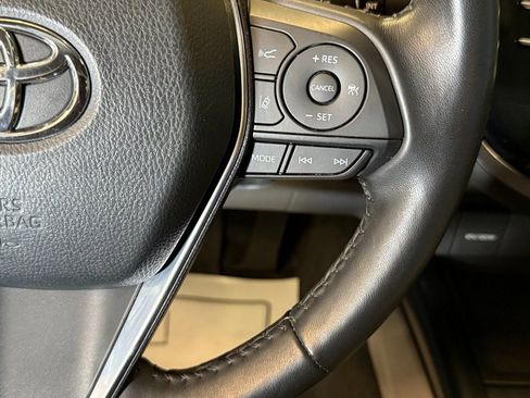 Used 2019 Toyota Camry SE image 11