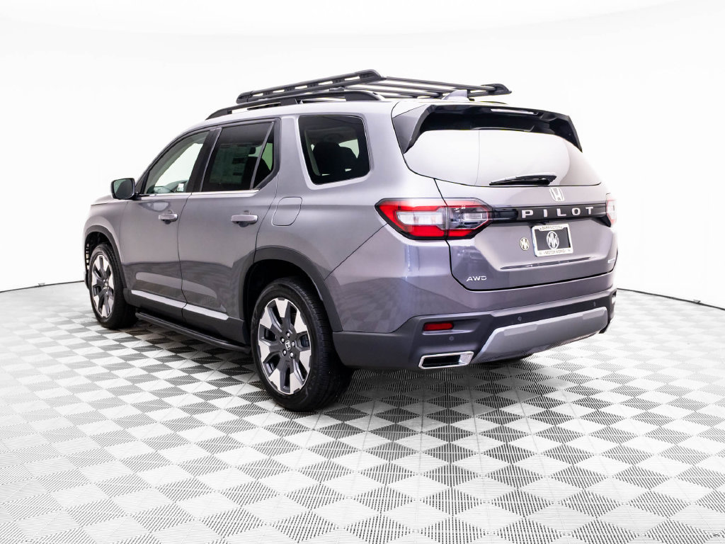 Certified 2026 Honda Pilot Touring image 4
