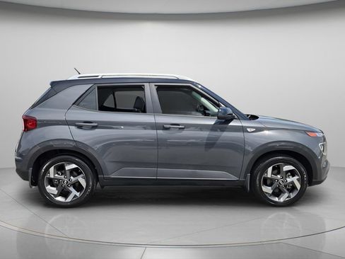 Certified 2024 Hyundai Venue Limited FWD image 4