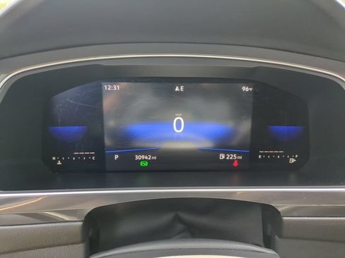 Certified 2023 Volkswagen Tiguan SE FWD image 31