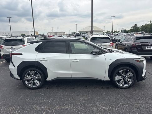Certified 2023 Subaru Solterra AWD image 2