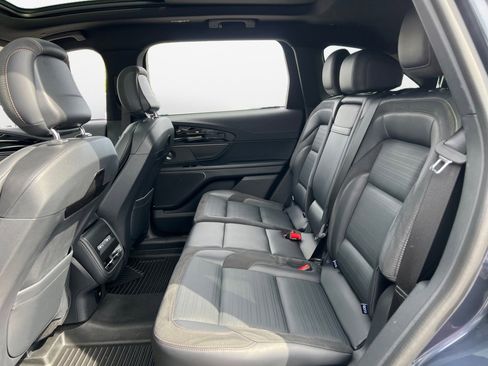 Used 2024 Lincoln Nautilus Reserve w/ Equipment Group 202A image 13