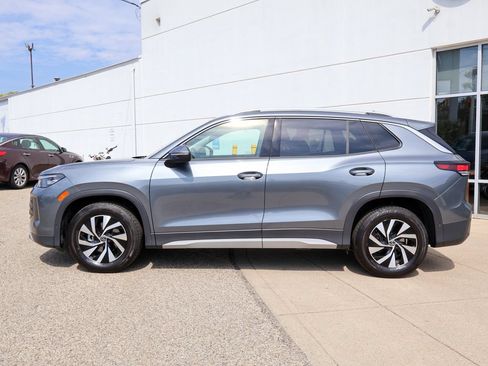 Certified 2025 Volkswagen Tiguan S FWD image 2