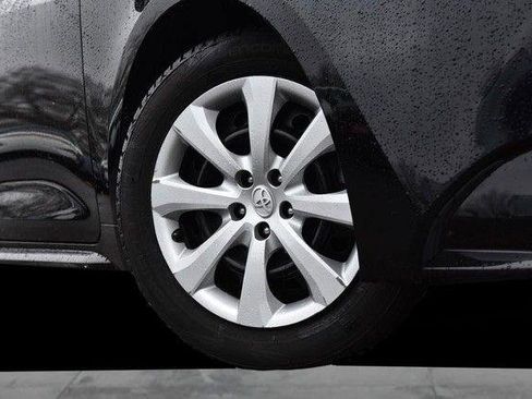 Used 2024 Toyota Corolla LE image 3