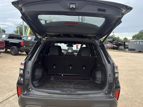 Used 2025 Subaru Forester Limited w/ Popular Package AWD/4WD image 11
