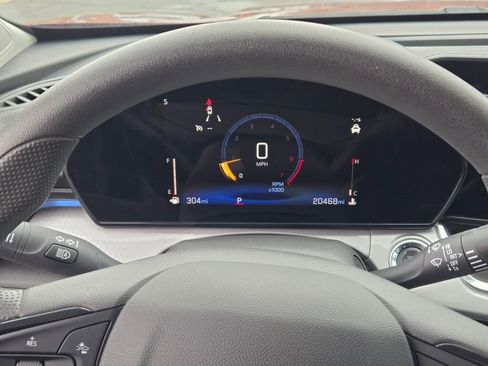 Certified 2025 Chevrolet Trax LT image 29