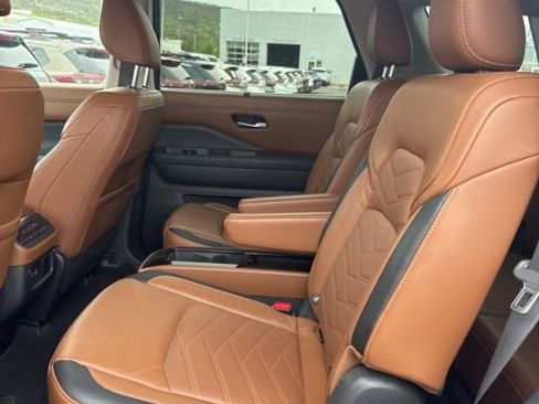 Certified 2023 Nissan Pathfinder Platinum AWD/4WD image 10