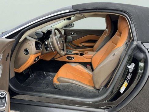 Used 2022 Aston Martin V8 Vantage Roadster RWD image 18