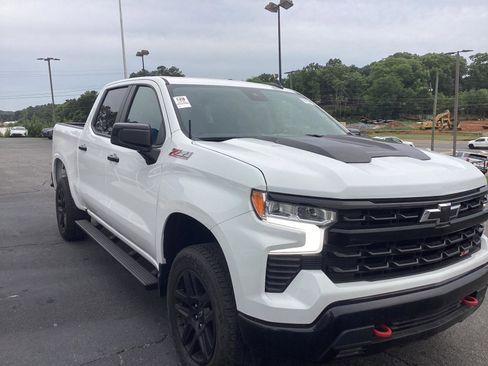 Used 2024 Chevrolet Silverado 1500 LT Trail Boss w/ Convenience Package II AWD/4WD image 4