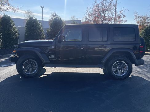 Used 2018 Jeep Wrangler Unlimited Sahara image 6