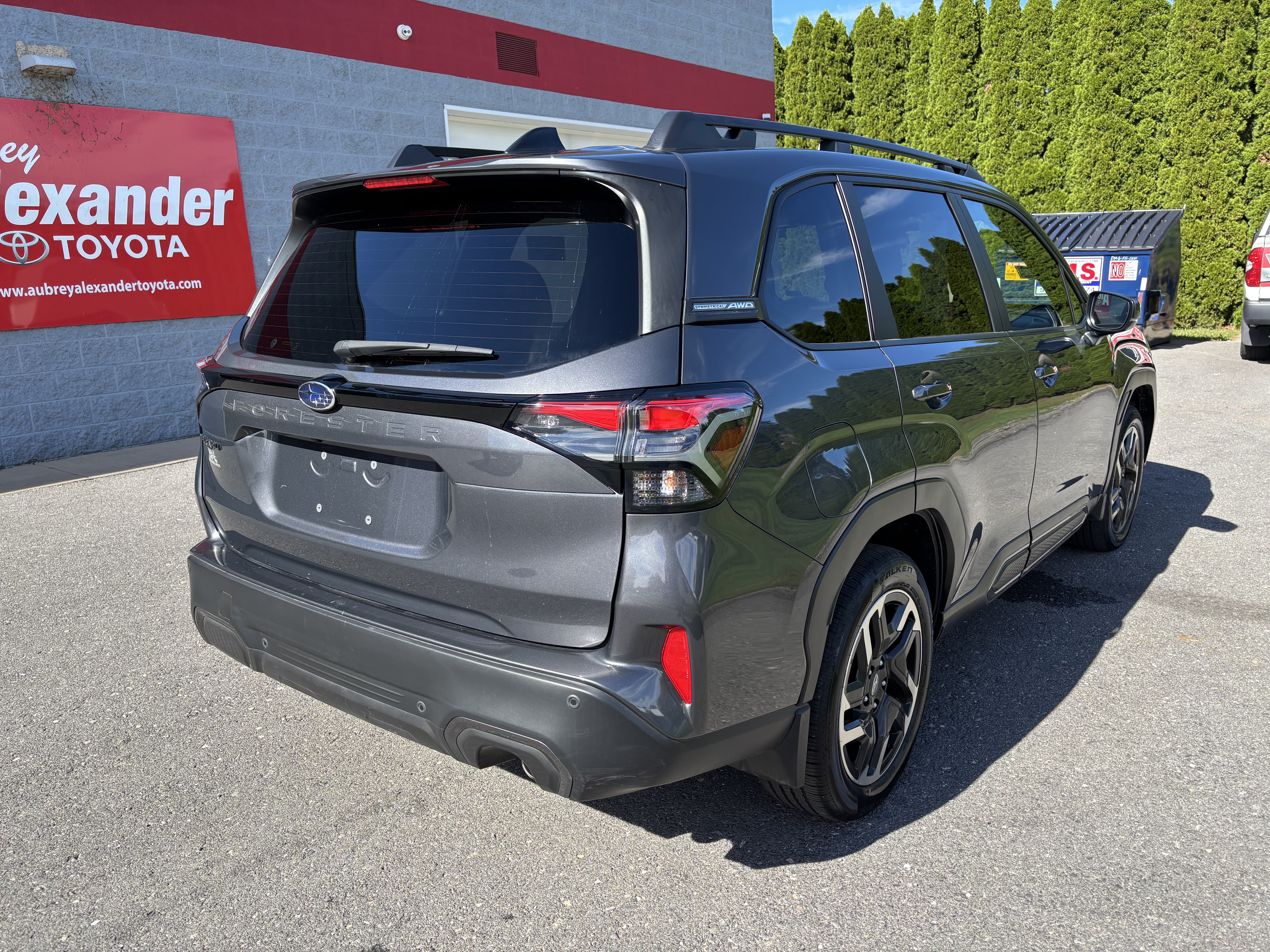 Used 2025 Subaru Forester Limited AWD/4WD image 3
