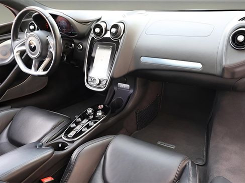 Used 2022 McLaren GT image 17