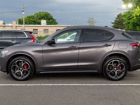 Used 2022 Alfa Romeo Stelvio Veloce AWD/4WD image 4