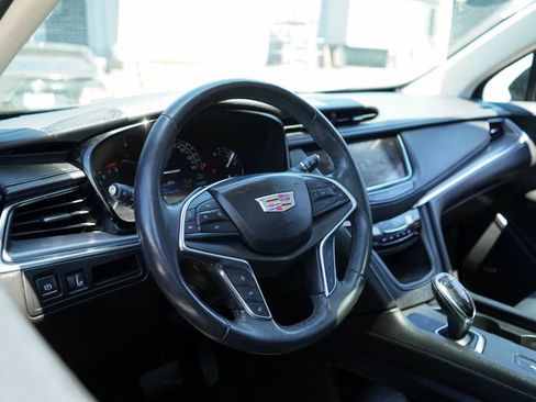 Used 2017 Cadillac XT5 Luxury w/ Driver Awareness Package image 6