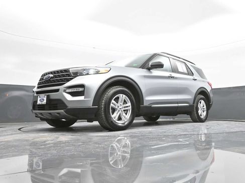 Used 2023 Ford Explorer XLT w/ Equipment Group 202A image 35