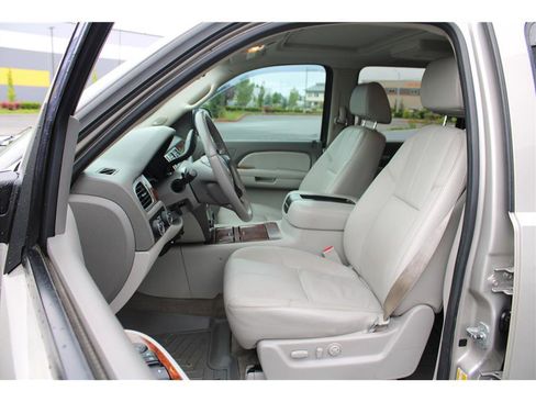 Used 2008 Chevrolet Avalanche LTZ w/ LTZ Preferred Equipment Group AWD/4WD image 8