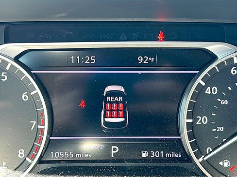 Used 2025 Nissan Pathfinder SL FWD image 29