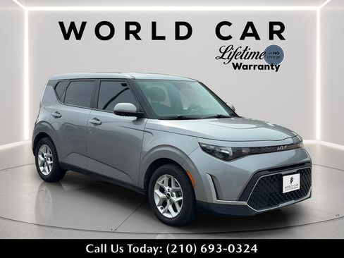 Used 2023 Kia Soul LX w/ LX Technology Package FWD image 1