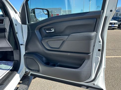 Used 2018 Nissan Titan SL w/ Midnight Edition AWD/4WD image 43