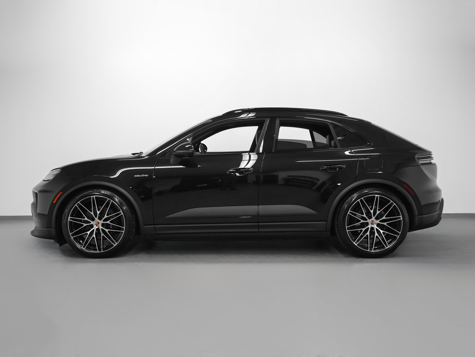 Certified 2026 Porsche Macan 4 Electric AWD/4WD image 2