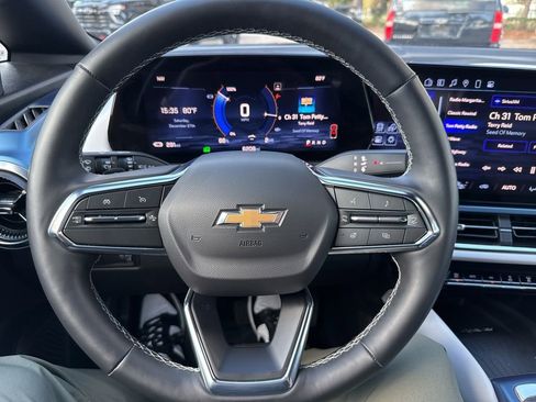 Used 2025 Chevrolet Equinox EV LT image 26