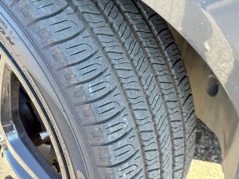 Used 2012 Mercedes-Benz E 350 4MATIC Sedan image 11