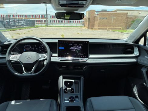 Used 2026 Volkswagen Tiguan SE AWD/4WD image 30