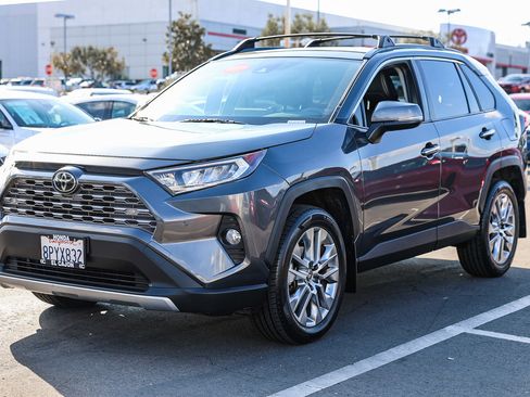 Used 2020 Toyota RAV4 Limited image 18