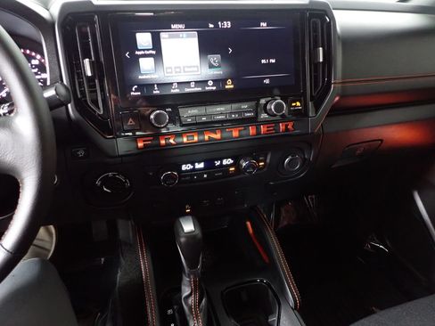 Used 2025 Nissan Frontier PRO-4X AWD/4WD image 27