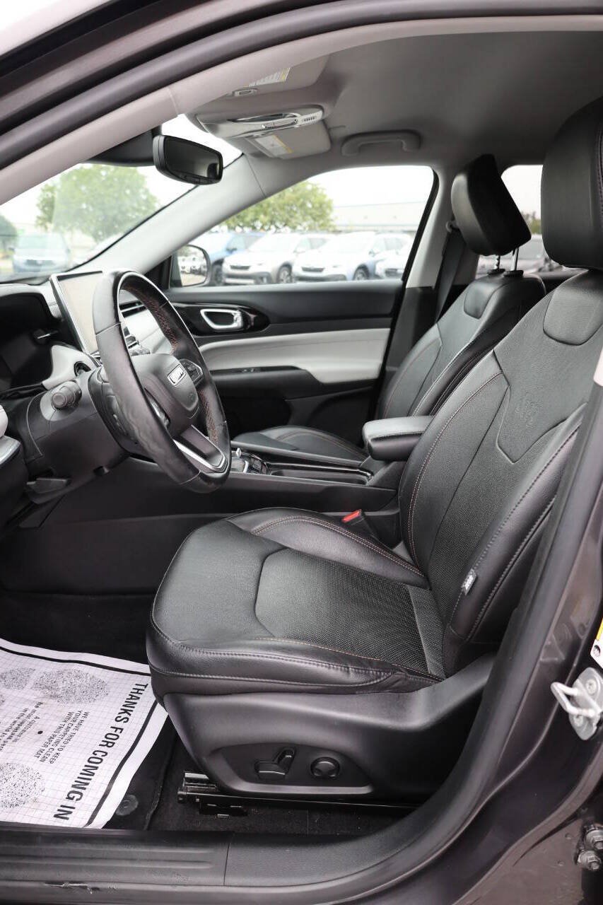 Used 2022 Jeep Compass Limited AWD/4WD image 13