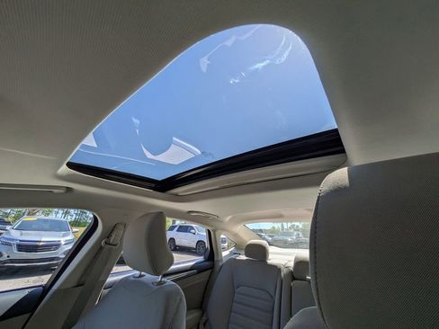 Used 2018 Ford Fusion SE w/ Fusion SE Technology Package image 19