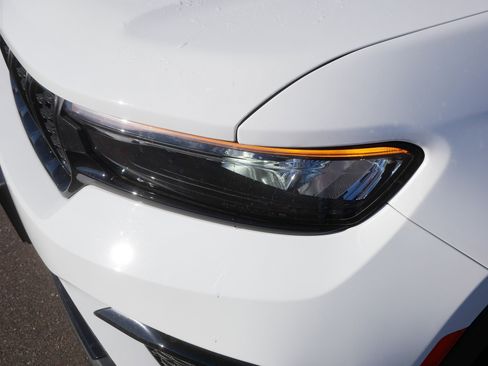 Used 2023 Jeep Grand Cherokee Limited w/ Black Appearance Package image 15