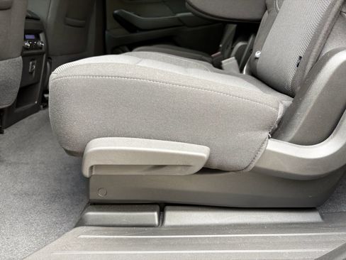 Used 2023 Chevrolet Traverse LT image 18