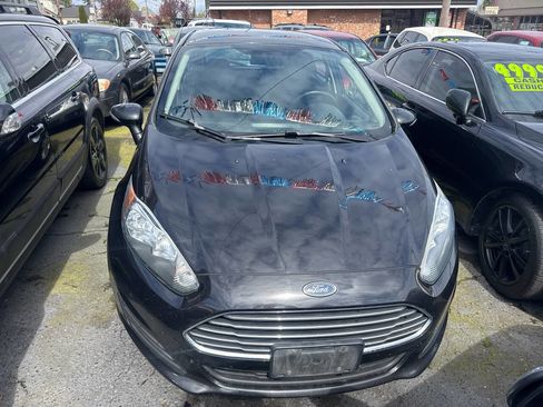Used 2015 Ford Fiesta SE image 9