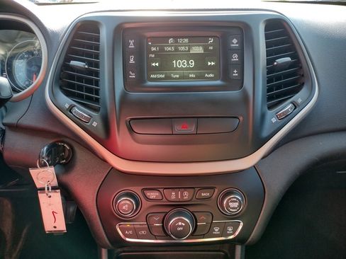 Used 2017 Jeep Cherokee Latitude w/ Cold Weather Group image 3