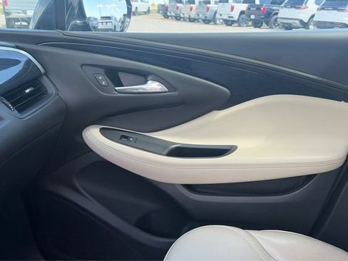 Used 2017 Buick Envision Essence FWD image 19