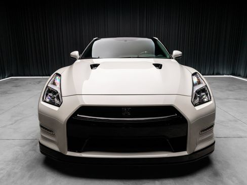 Used 2015 Nissan GT-R Premium AWD/4WD image 9