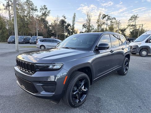New 2025 Jeep Grand Cherokee Altitude image 7