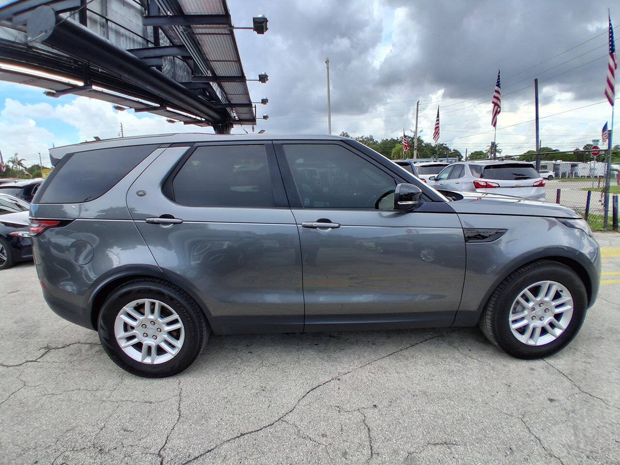 Used 2018 Land Rover Discovery HSE AWD/4WD image 6