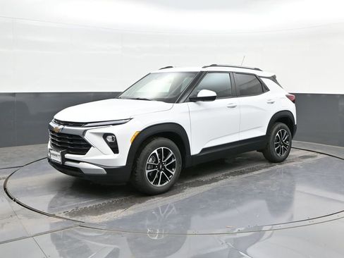 Used 2025 Chevrolet TrailBlazer LT FWD image 1
