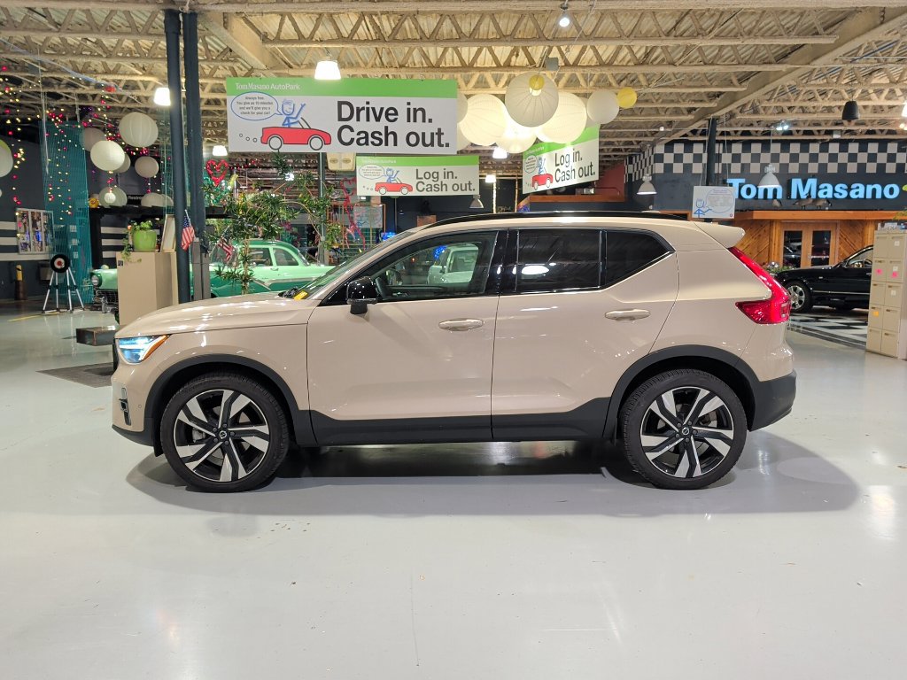 Used 2025 Volvo XC40 B5 Ultra w/ Climate Package AWD/4WD image 13
