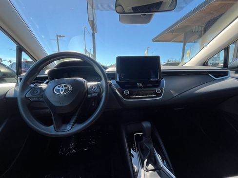 Used 2025 Toyota Corolla LE FWD image 33