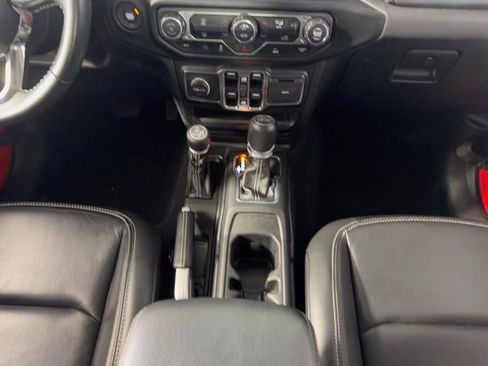 Used 2022 Jeep Wrangler Unlimited Sahara AWD/4WD image 17