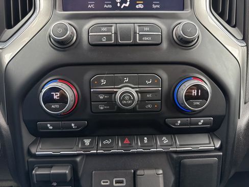 Used 2022 Chevrolet Silverado 2500 LT w/ Convenience Package image 19