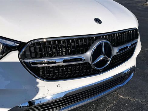 Used 2025 Mercedes-Benz GLC 300 4MATIC image 30