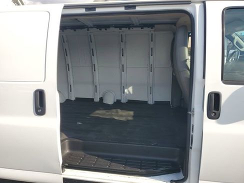 Used 2023 GMC Savana 2500 Extended w/ Driver Convenience Package image 10